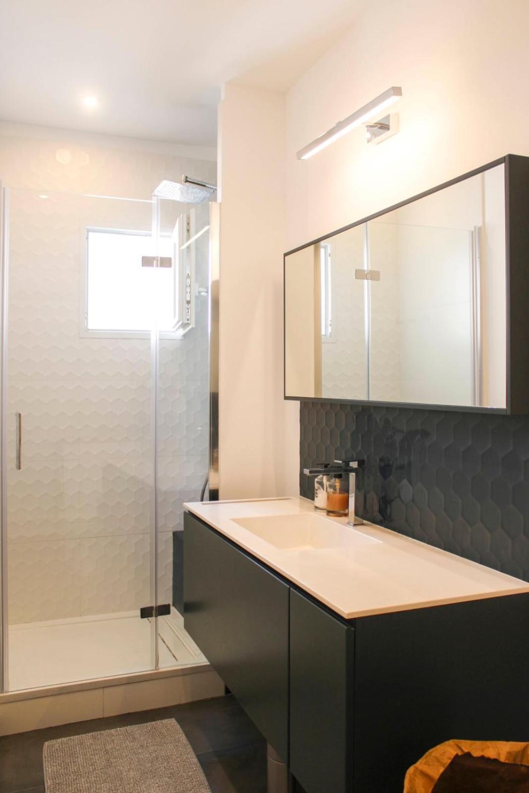 Spacious Luxury In Trendy Neighborhood Paris