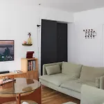 Spacious Luxury Apartment In Trendy Neighborhood