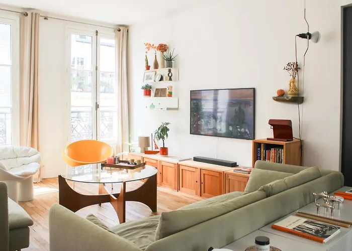 Spacious Luxury Apartment In Trendy Neighborhood