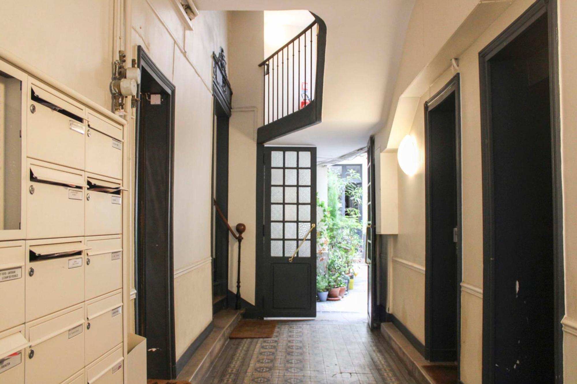 Spacious Luxury In Trendy Neighborhood *